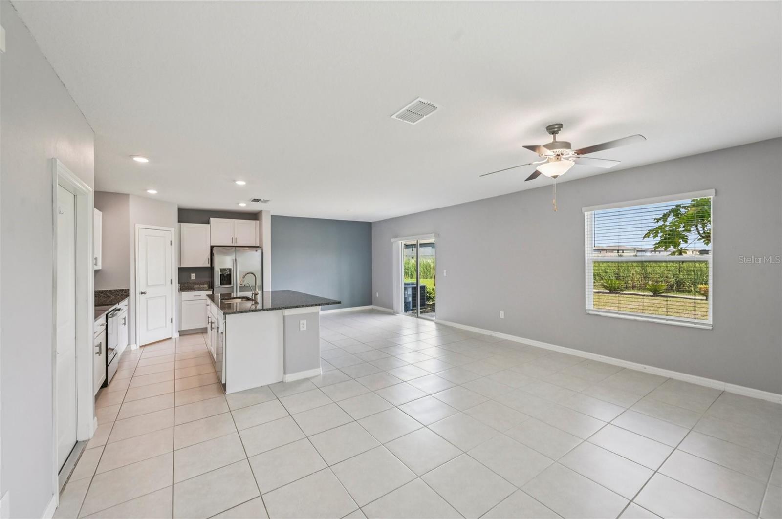 Image 5 of 25 For 582 Royal Empress Dr