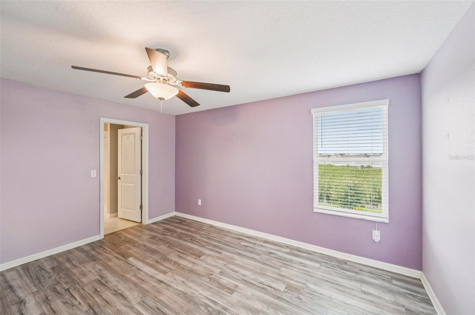 Image 9 of 25 For 582 Royal Empress Dr