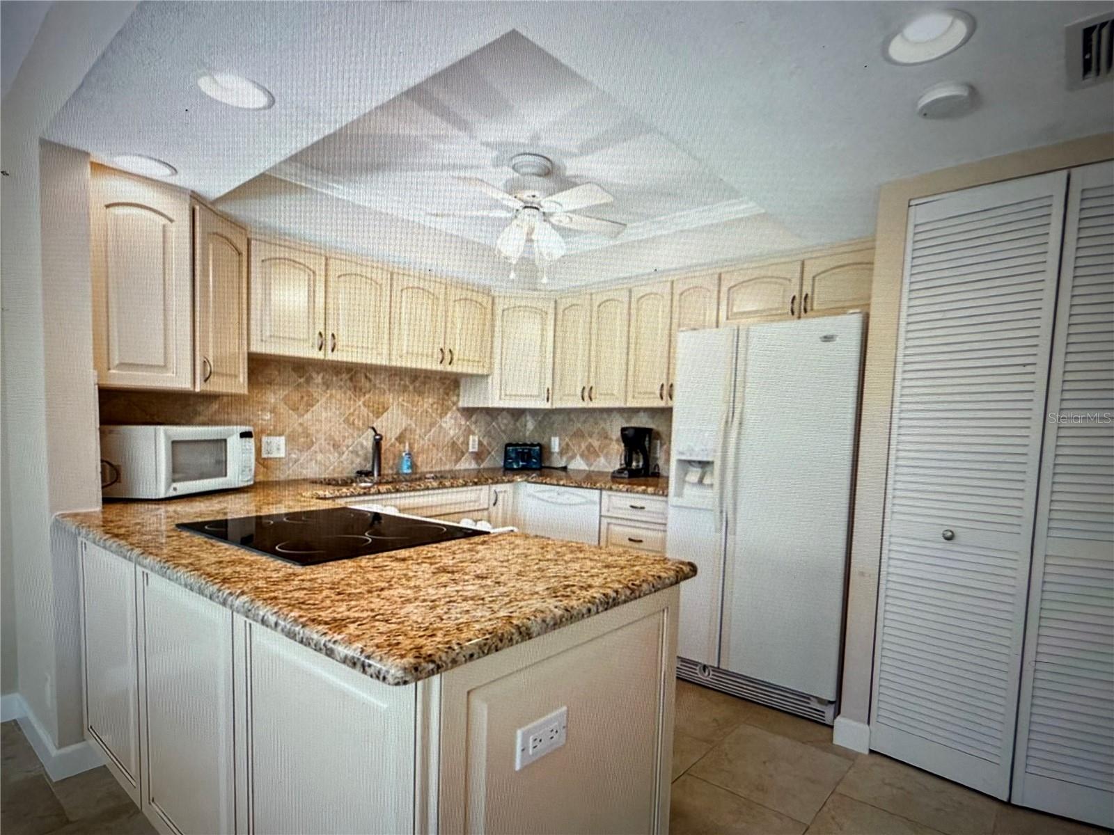 Image 10 of 35 For 1351 Gulf Boulevard 118