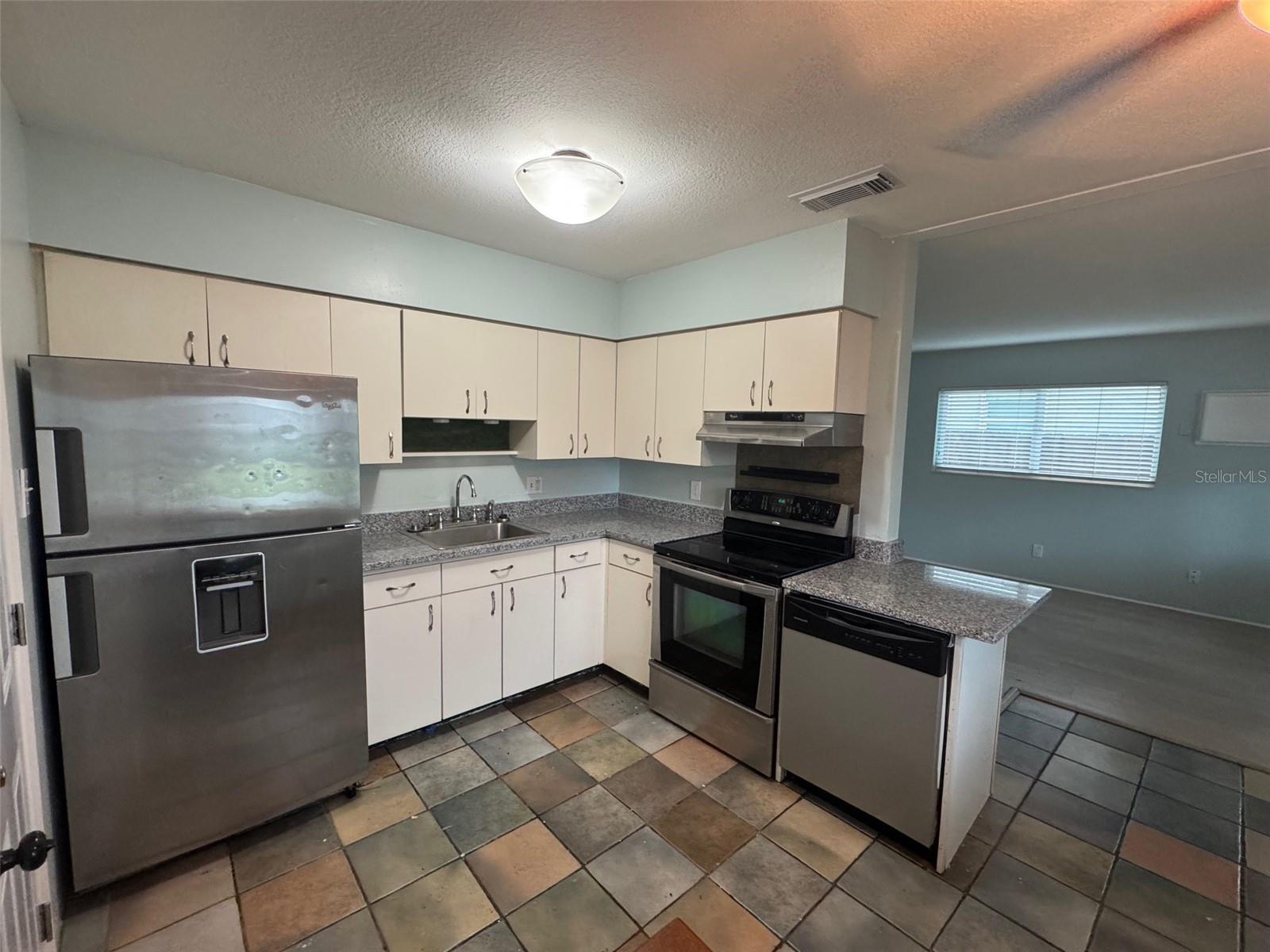 Image 2 of 12 For 870 50th Avenue N