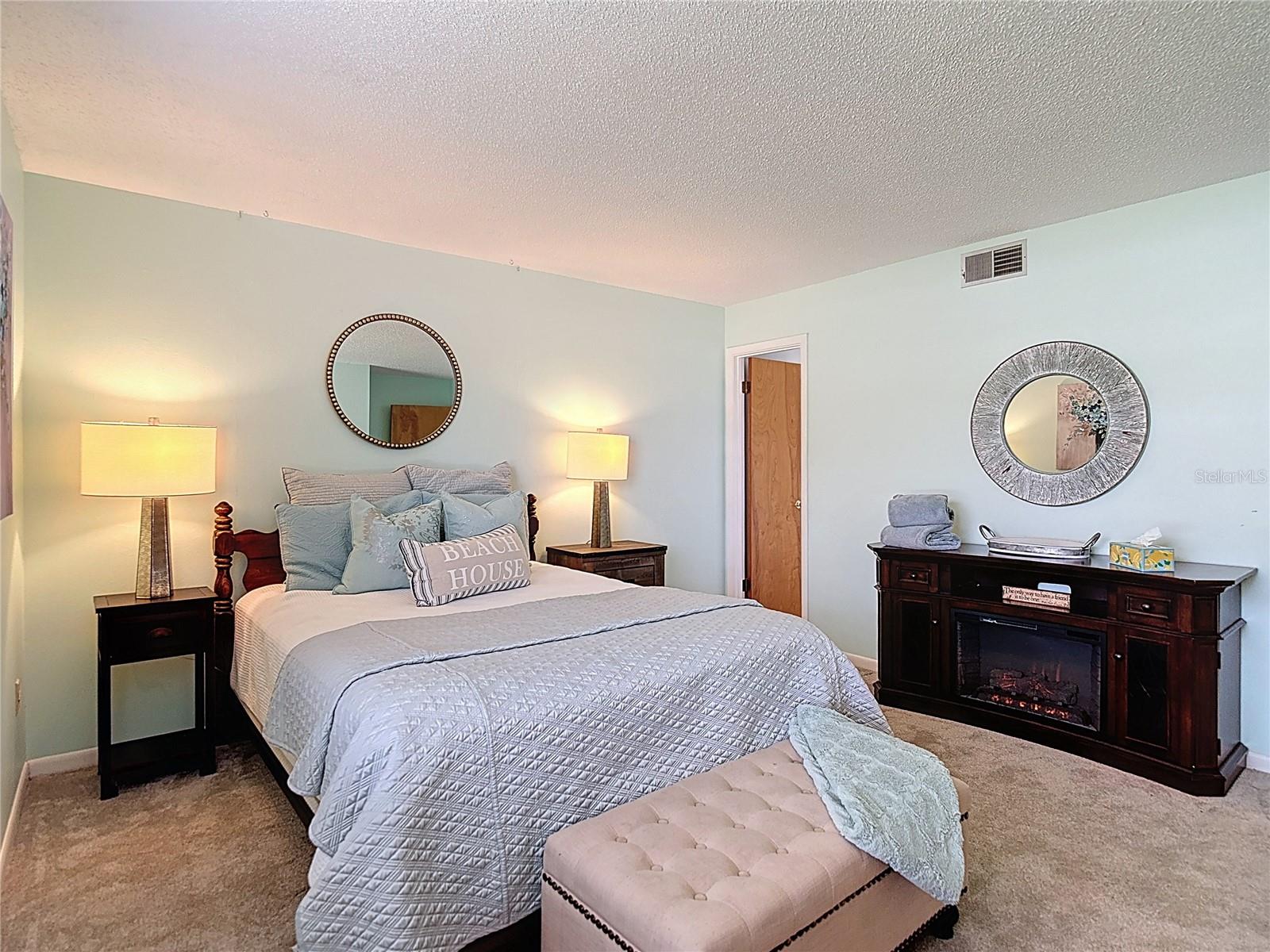 Image 22 of 34 For 6475 Amber Ridge Circle