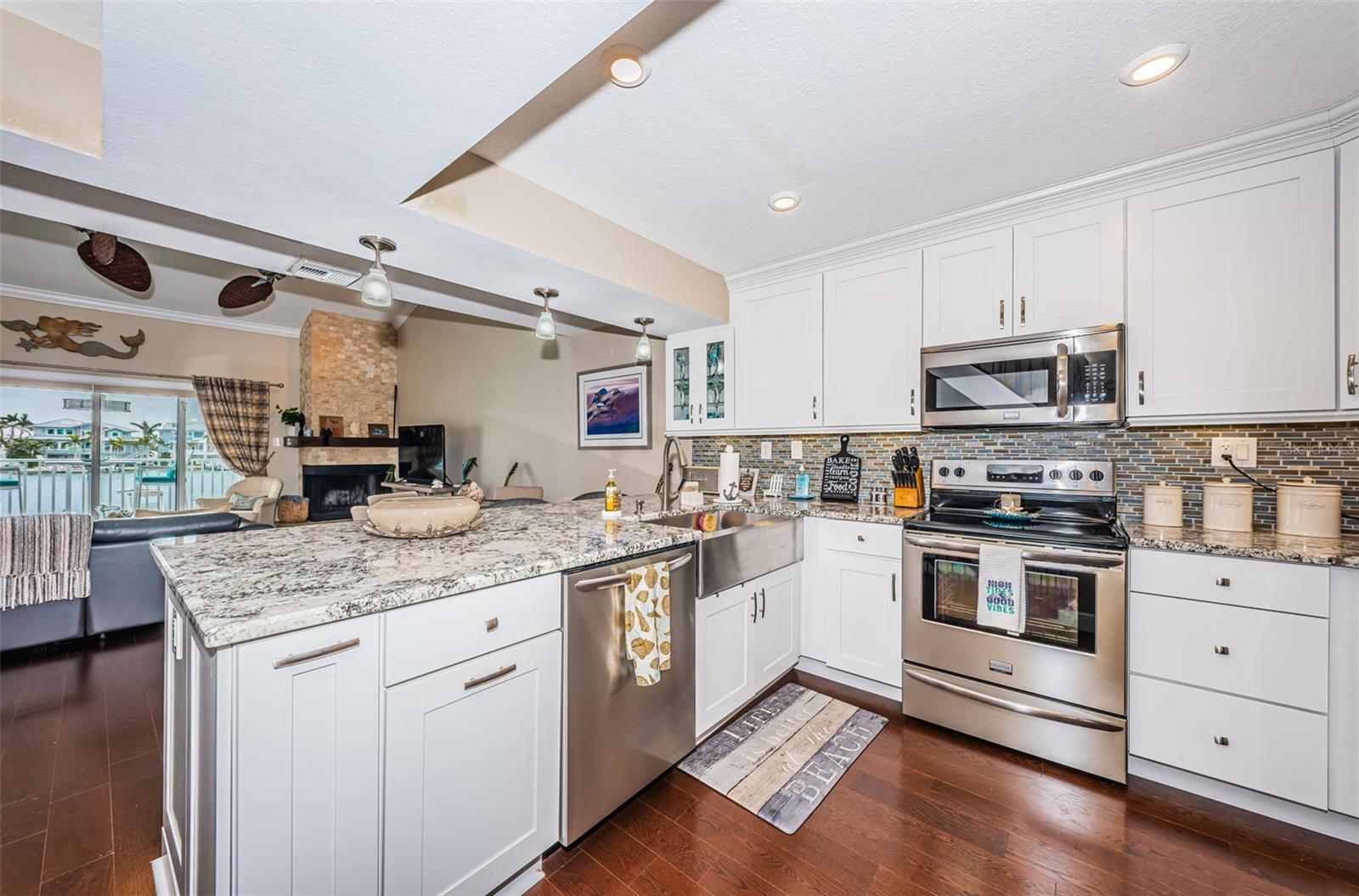 Image 17 of 33 For 2515 Bay Boulevard A