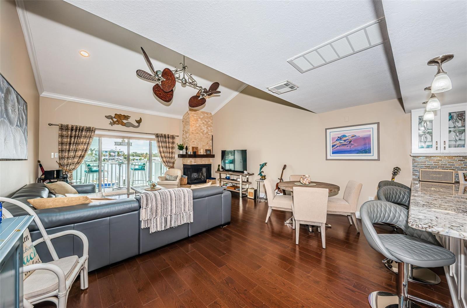 Image 19 of 33 For 2515 Bay Boulevard A