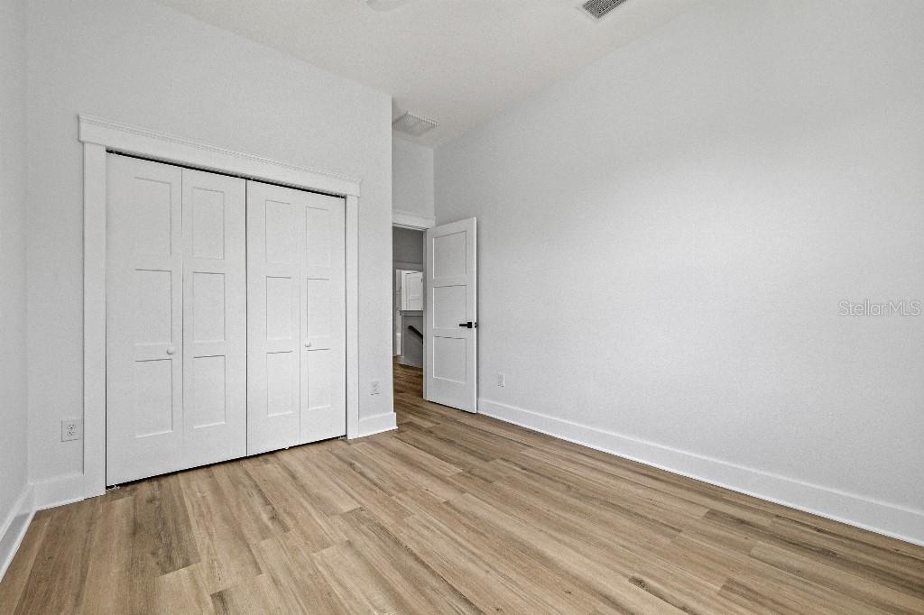 Image 27 of 38 For 1818 31st Avenue N