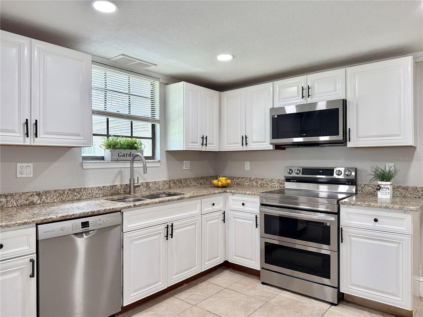 Listing photo id 22 for 7425 Terrace River Drive