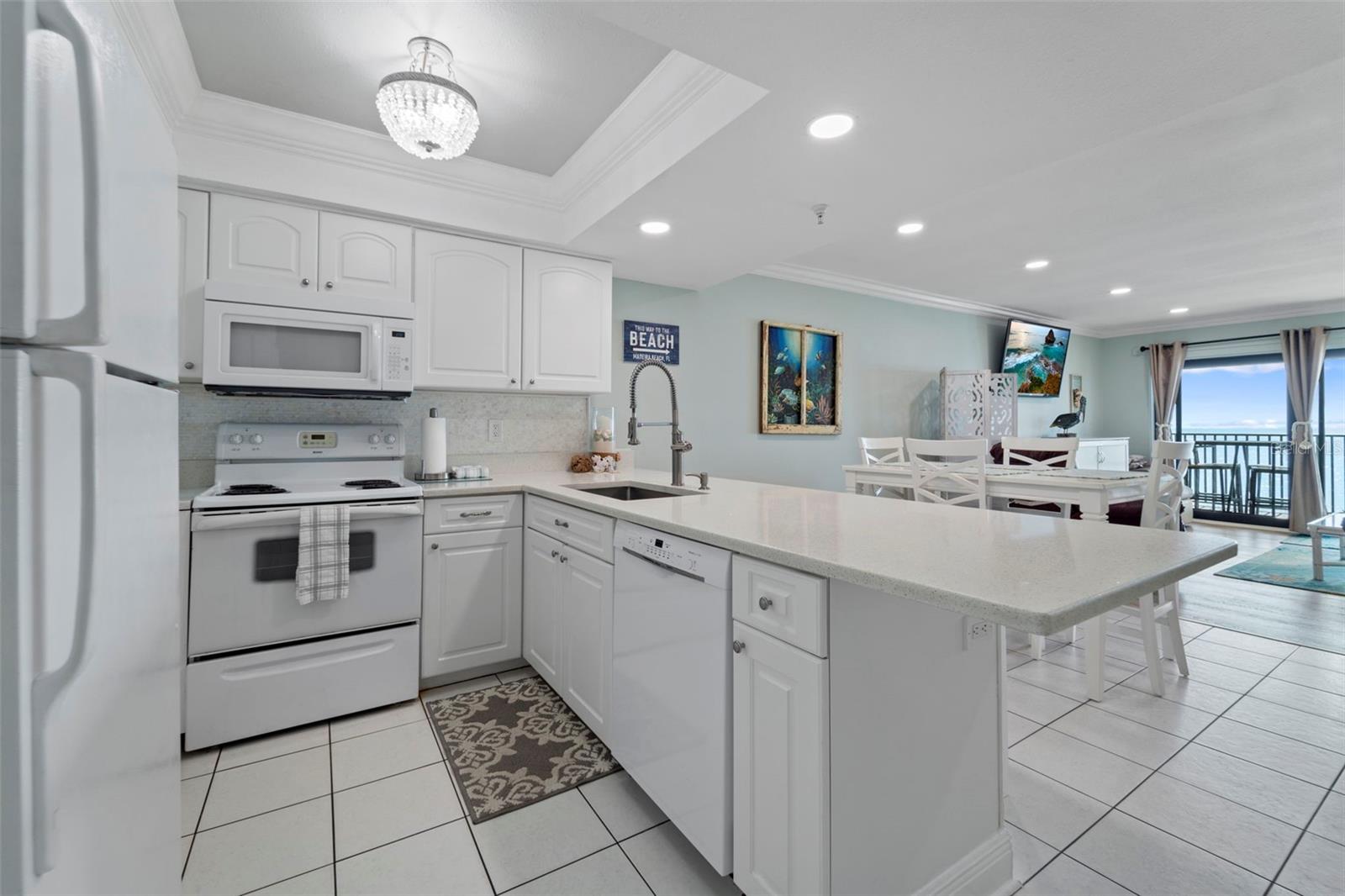 Image 10 of 73 For 12924 Gulf Boulevard 502