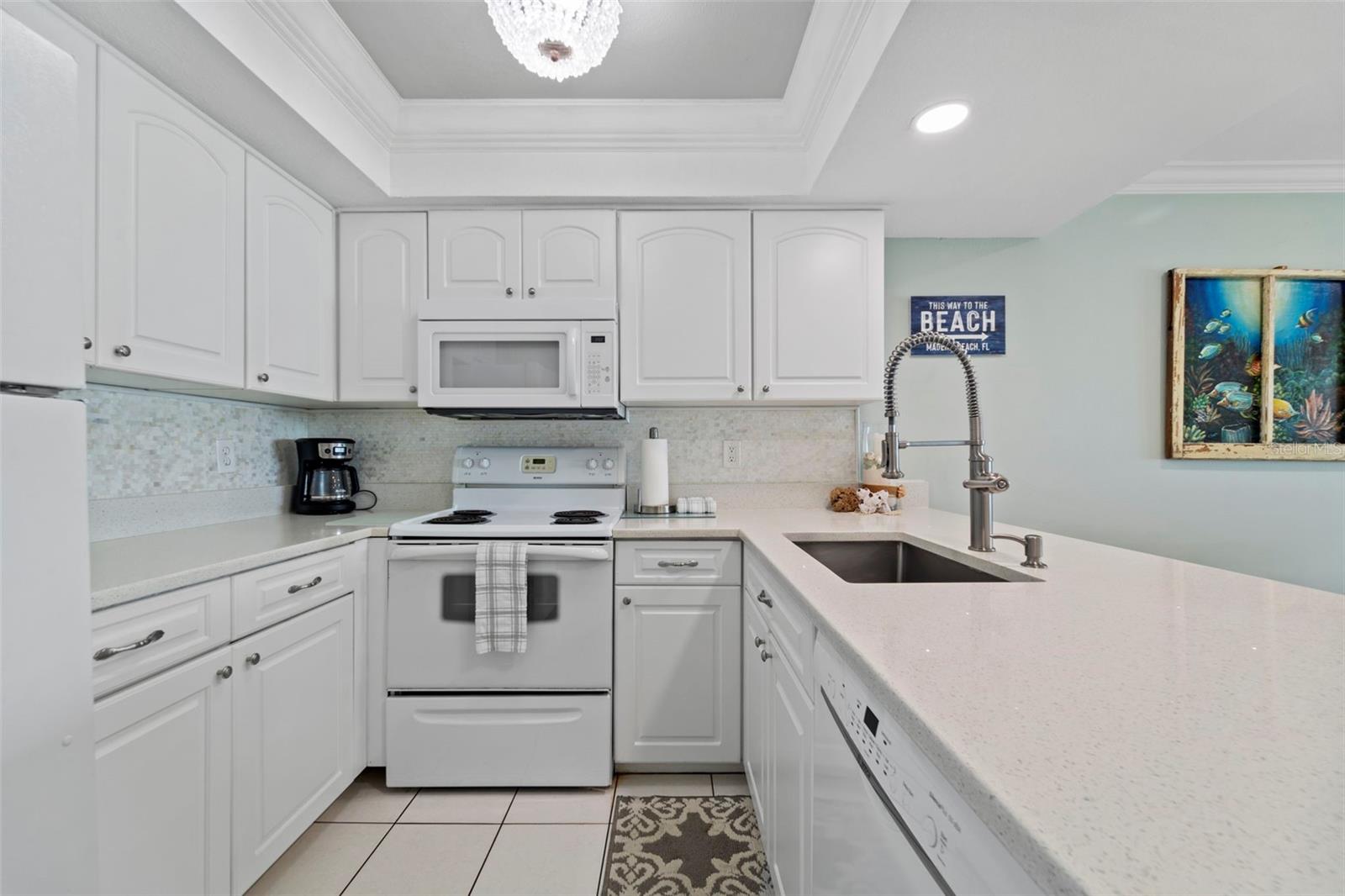 Image 11 of 73 For 12924 Gulf Boulevard 502