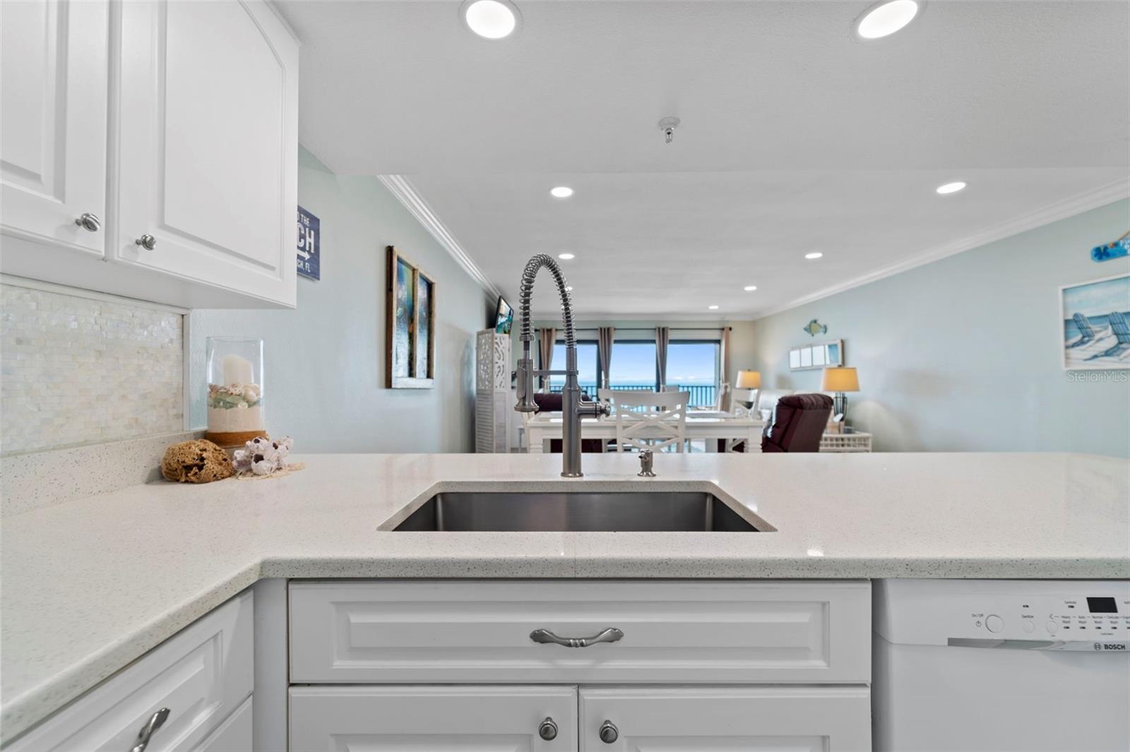 Image 12 of 73 For 12924 Gulf Boulevard 502