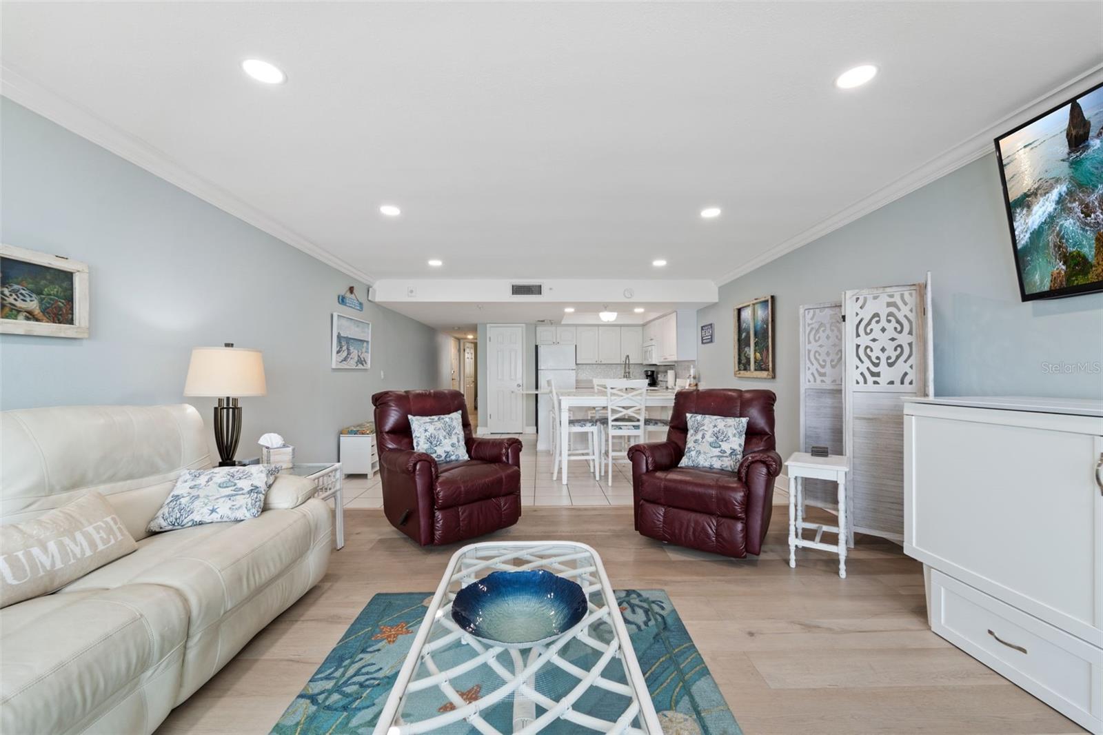 Image 16 of 73 For 12924 Gulf Boulevard 502