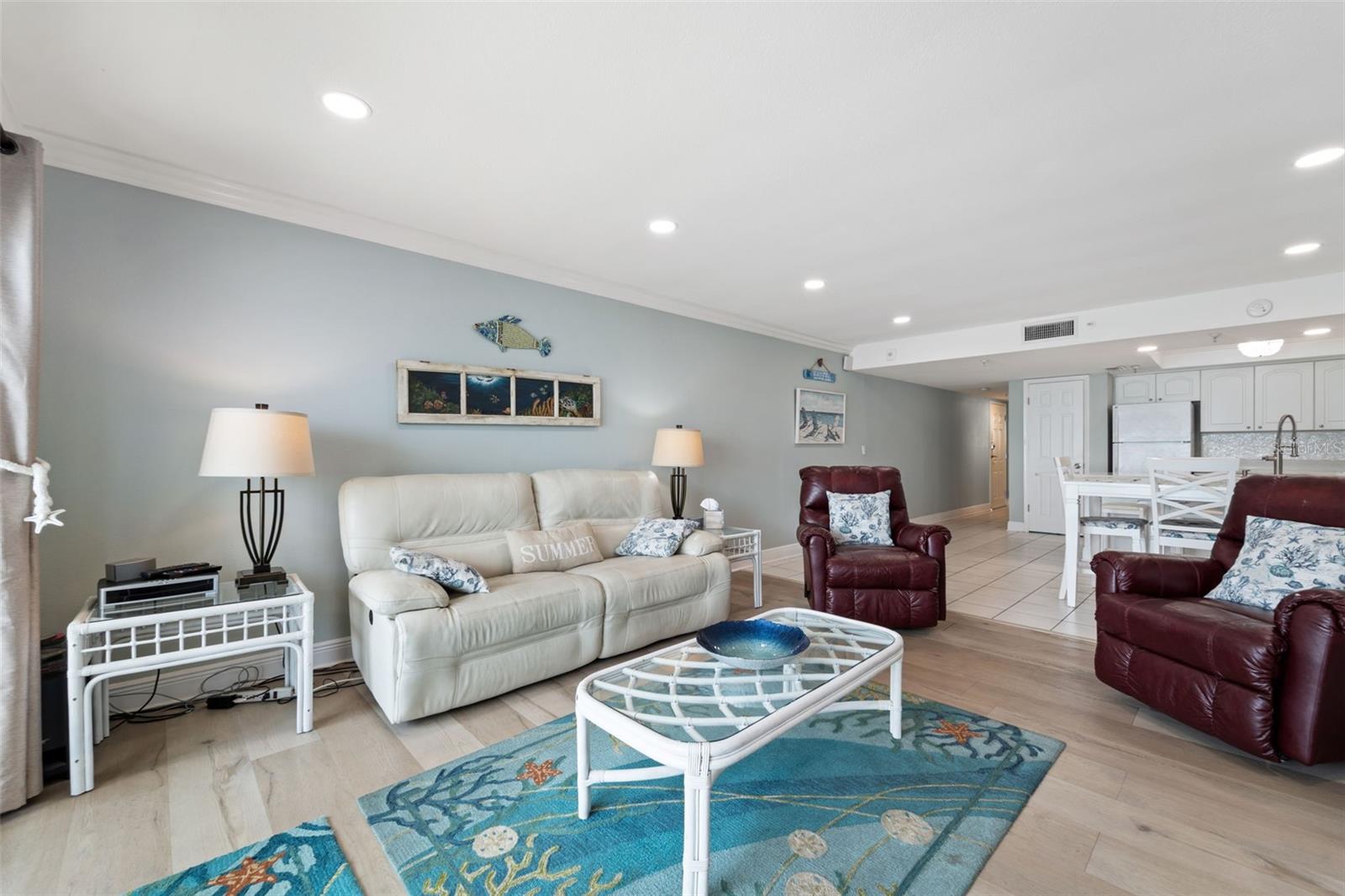 Image 17 of 73 For 12924 Gulf Boulevard 502