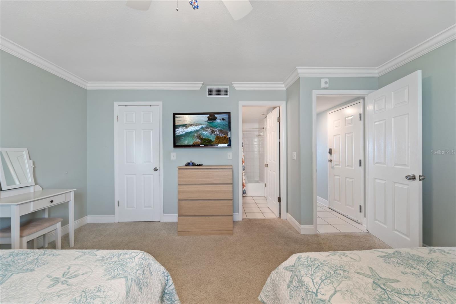 Image 23 of 73 For 12924 Gulf Boulevard 502