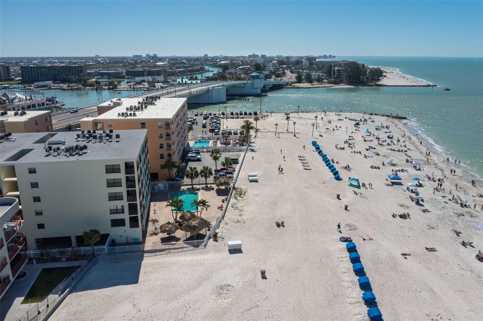 Image 33 of 73 For 12924 Gulf Boulevard 502