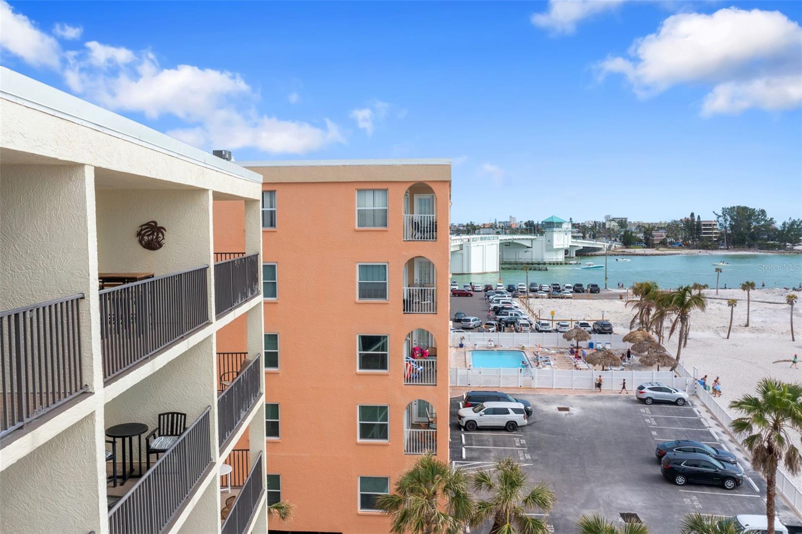 Image 34 of 73 For 12924 Gulf Boulevard 502