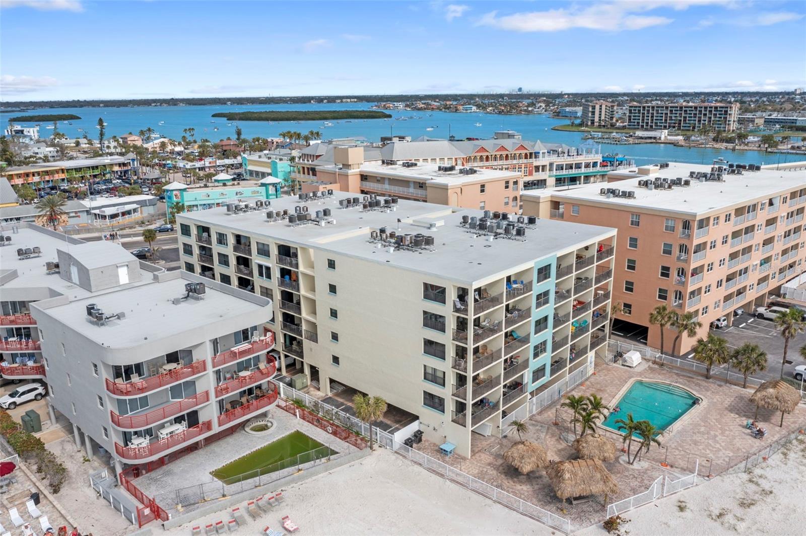 Image 43 of 73 For 12924 Gulf Boulevard 502