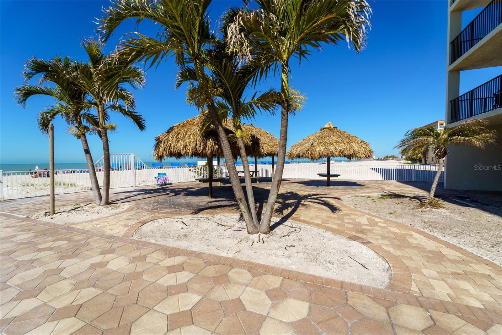 Image 49 of 73 For 12924 Gulf Boulevard 502