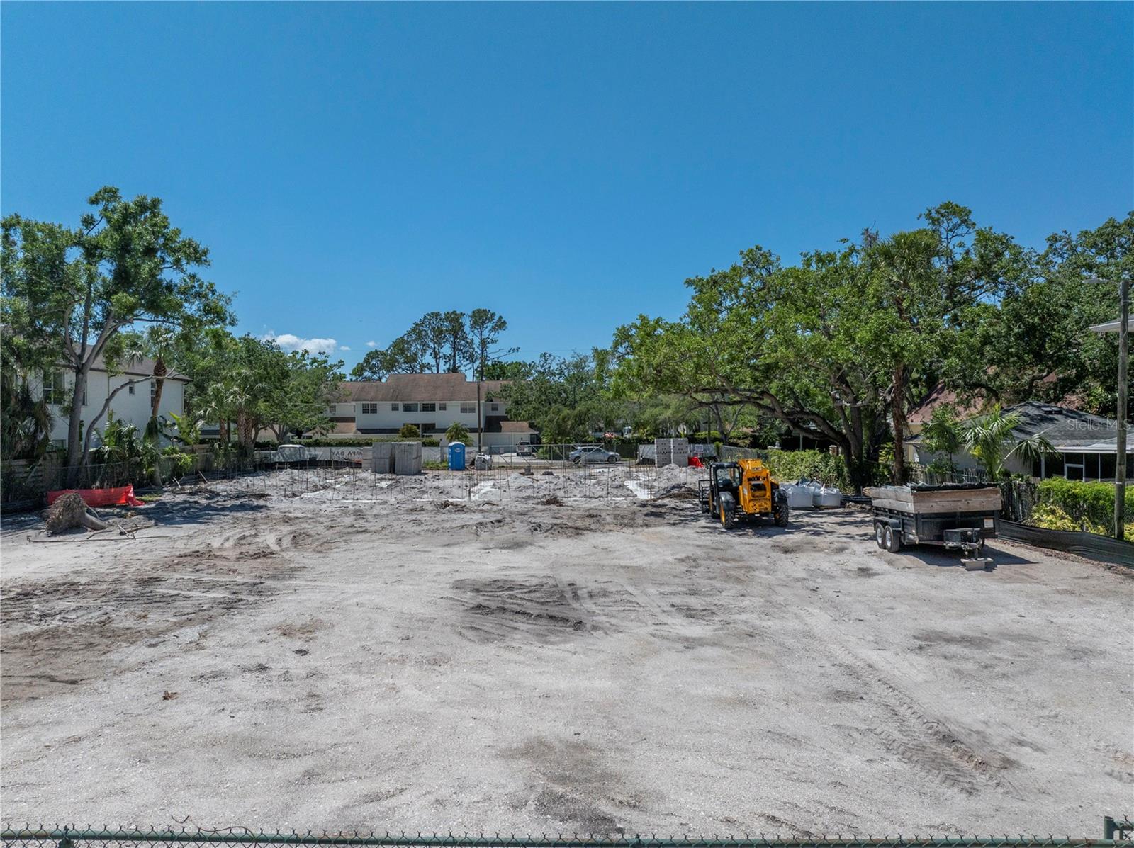 Listing photo id 3 for 5211 Jules Verne Court