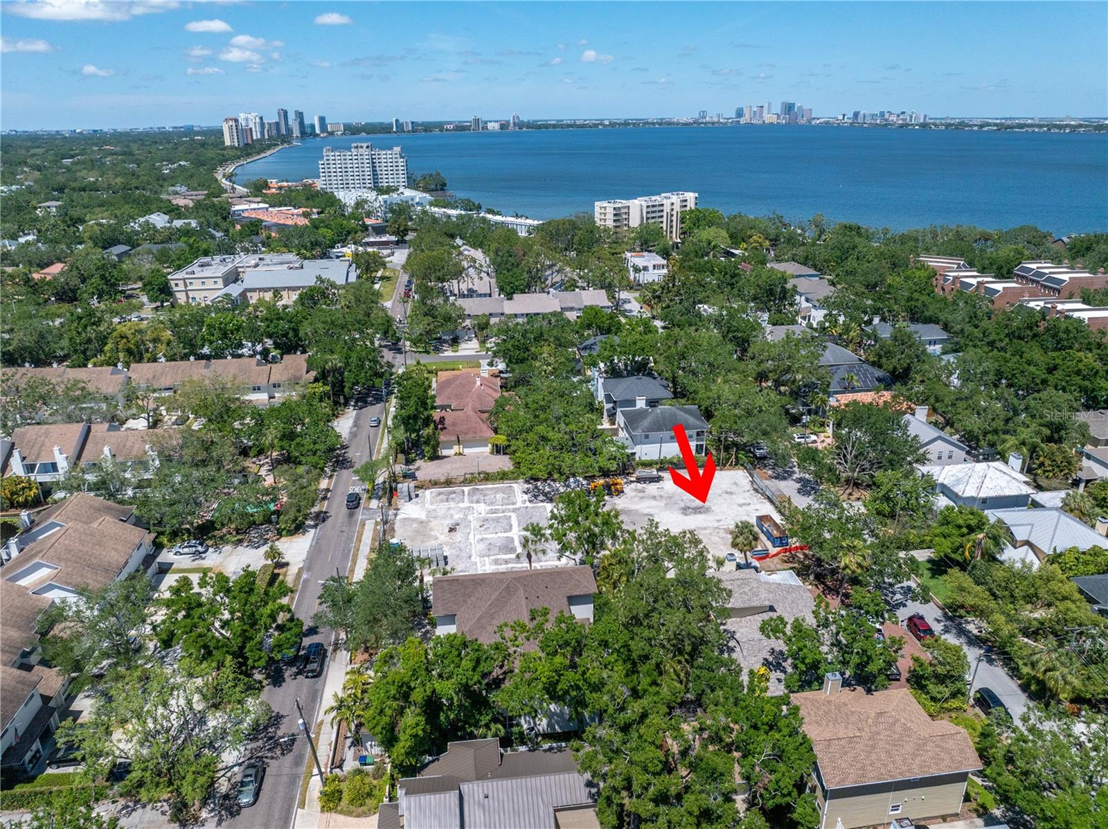 Listing photo id 7 for 5211 Jules Verne Court