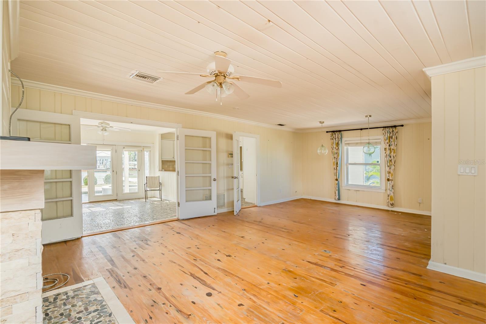 Image 16 of 64 For 16029 Redington Drive