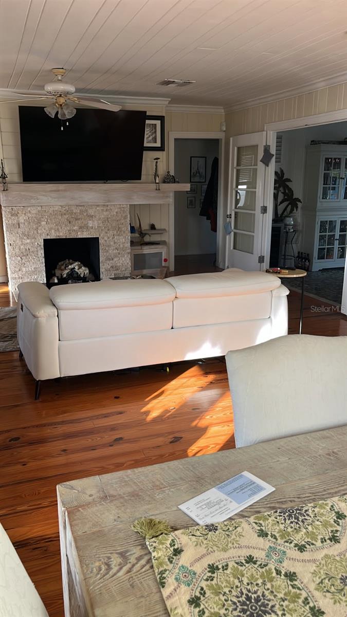 Image 17 of 64 For 16029 Redington Drive
