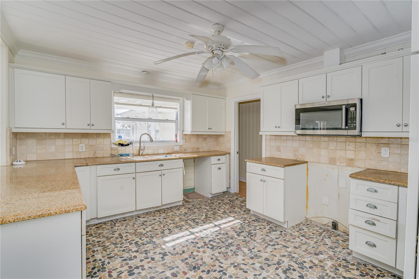 Image 21 of 64 For 16029 Redington Drive