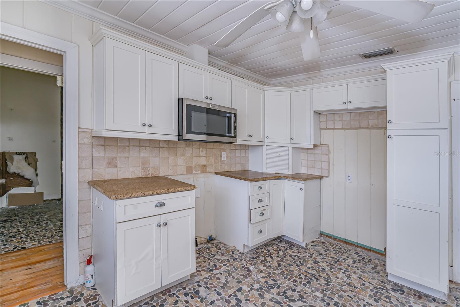 Image 22 of 64 For 16029 Redington Drive