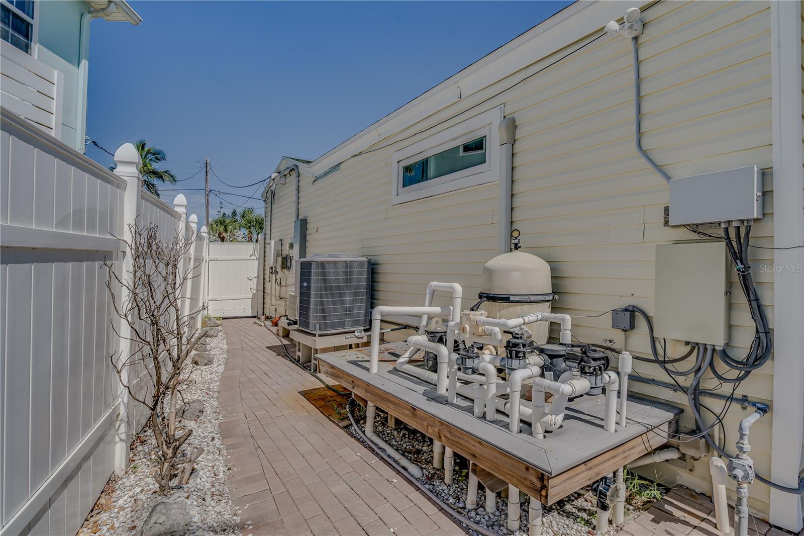 Image 59 of 64 For 16029 Redington Drive