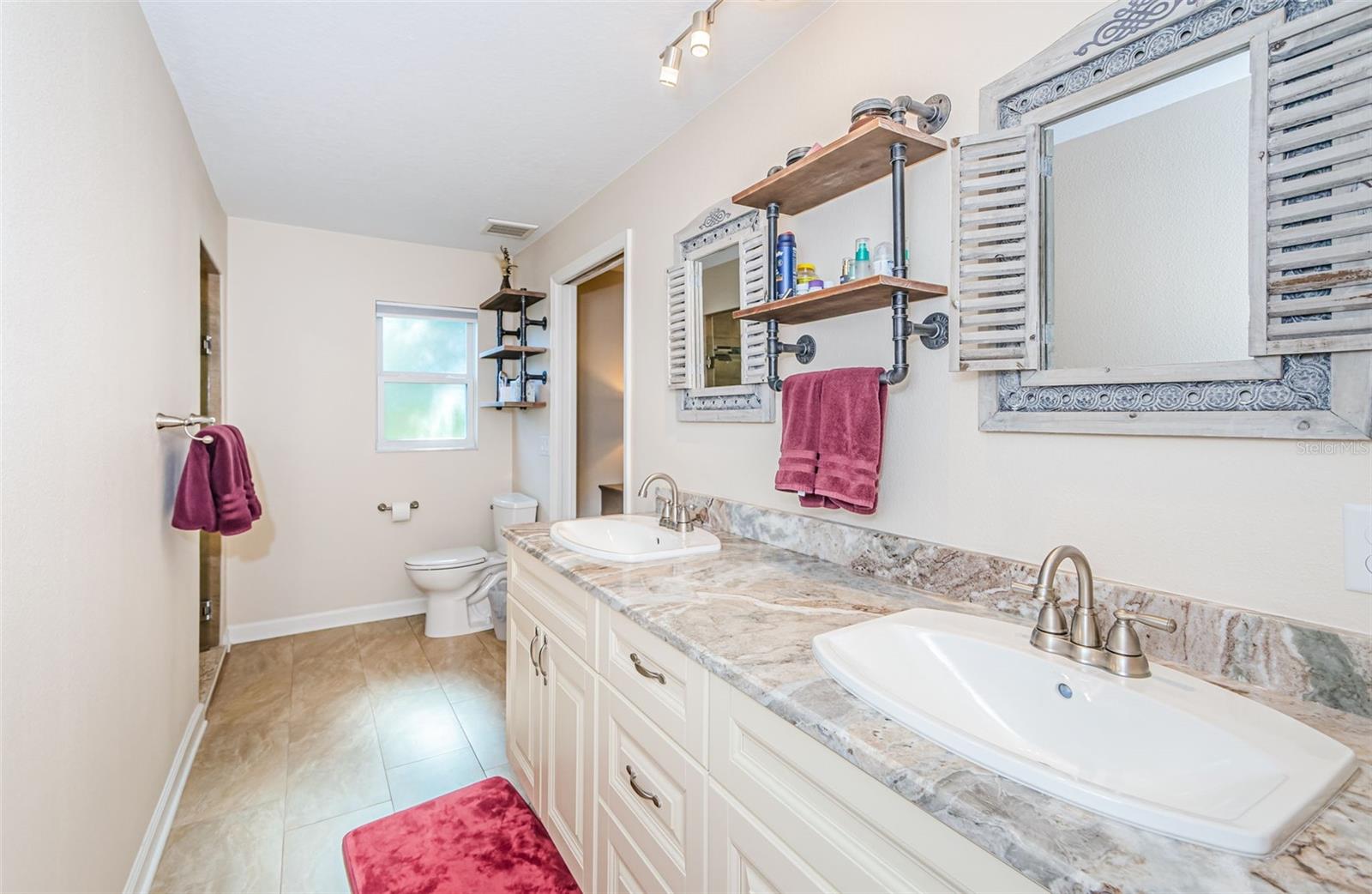Image 14 of 33 For 31090 Inwood Circle