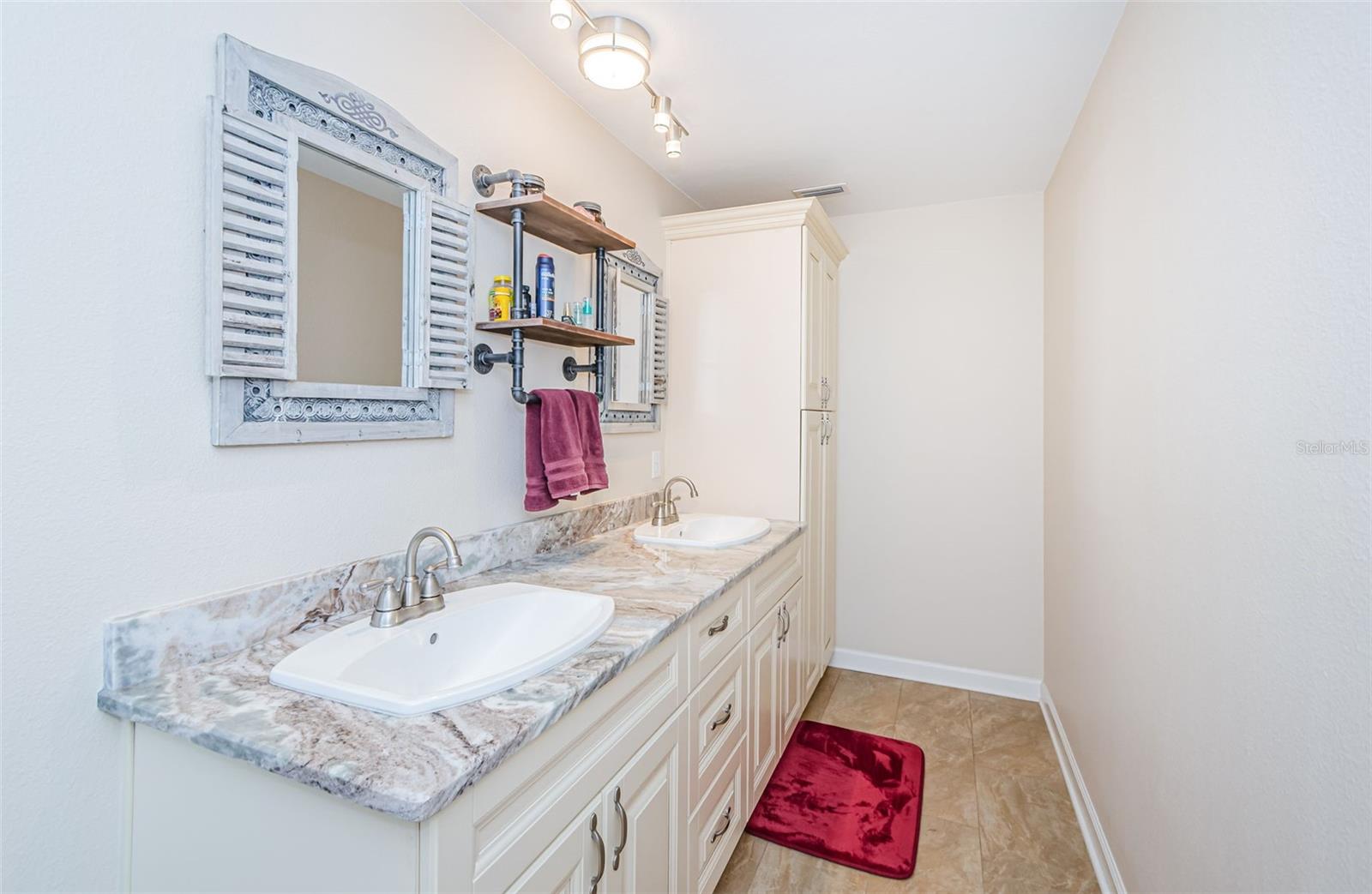 Image 15 of 33 For 31090 Inwood Circle