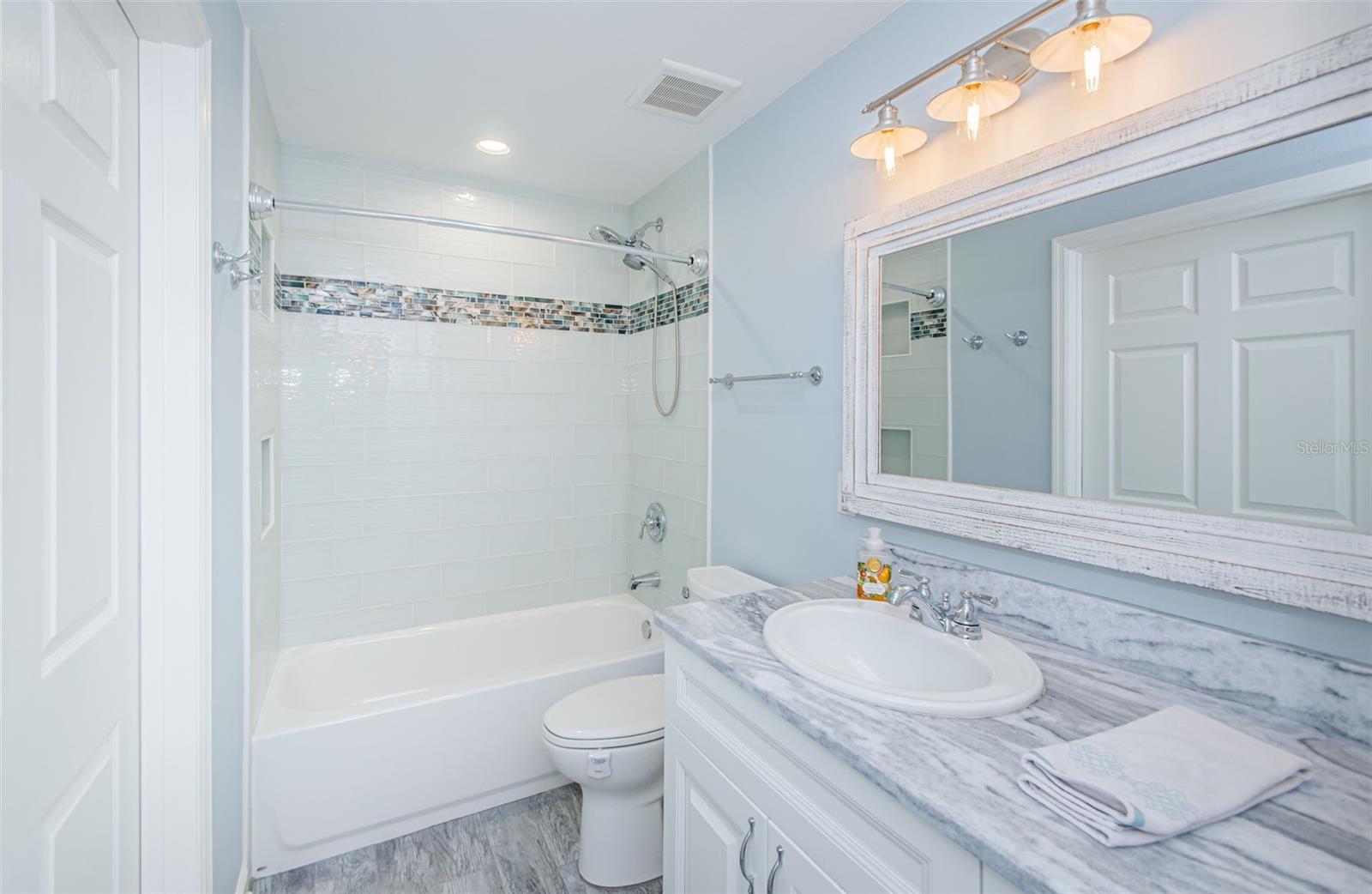Image 19 of 33 For 31090 Inwood Circle