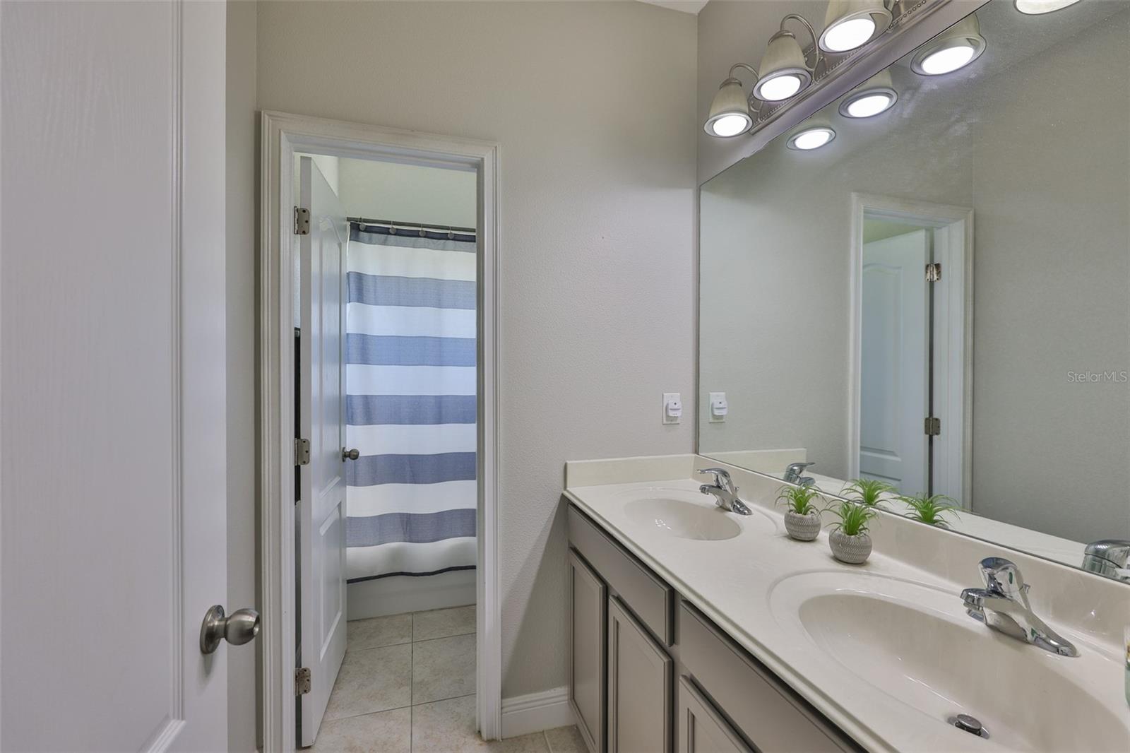 Image 28 of 53 For 7912 Hampton Lake Drive