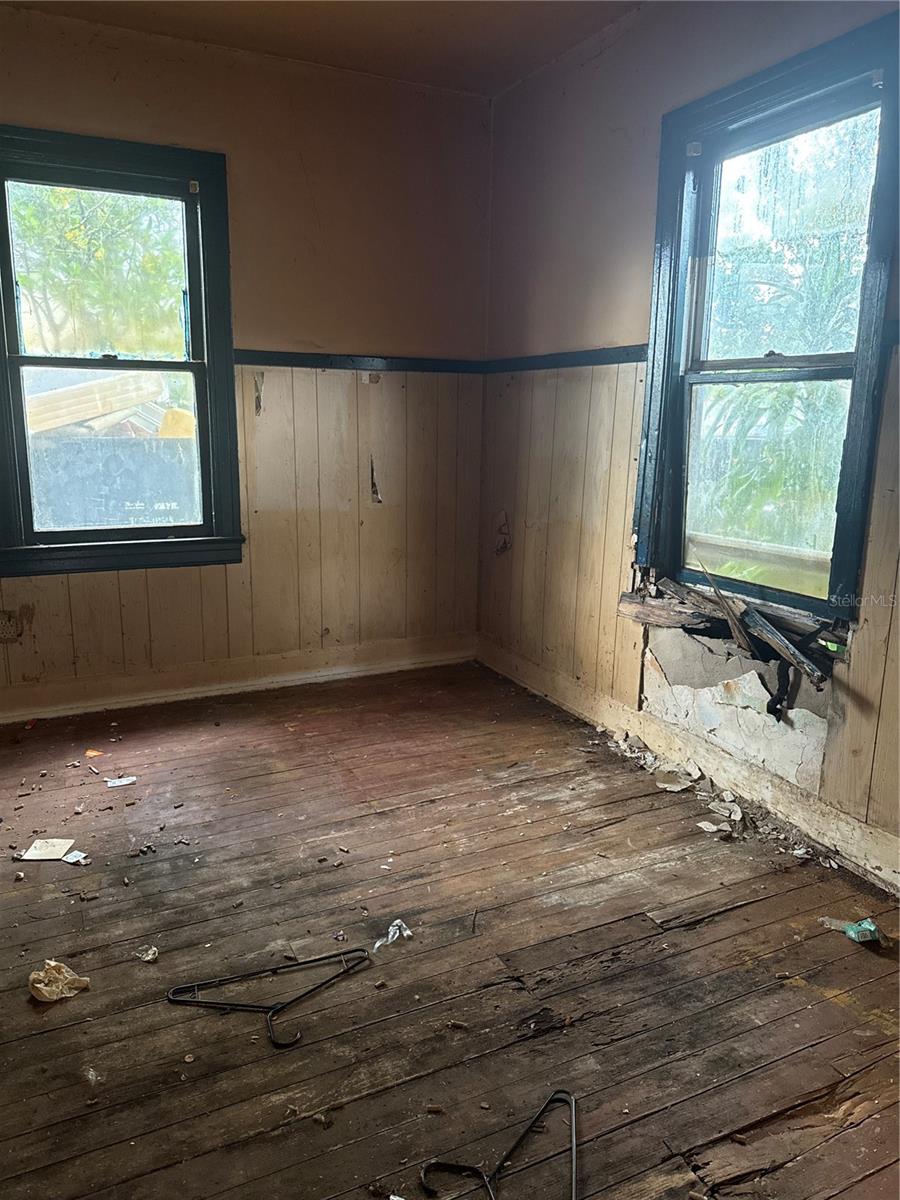 Image 7 of 16 For 4800 22nd Street N