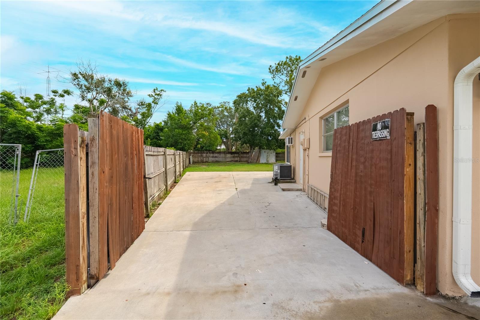 Image 27 of 36 For 7931 Bracken Drive