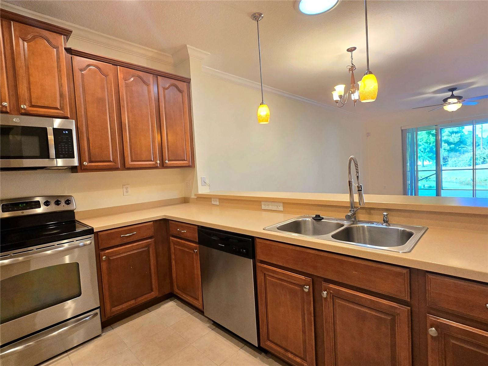 Listing photo id 13 for 2329 Barracuda Court