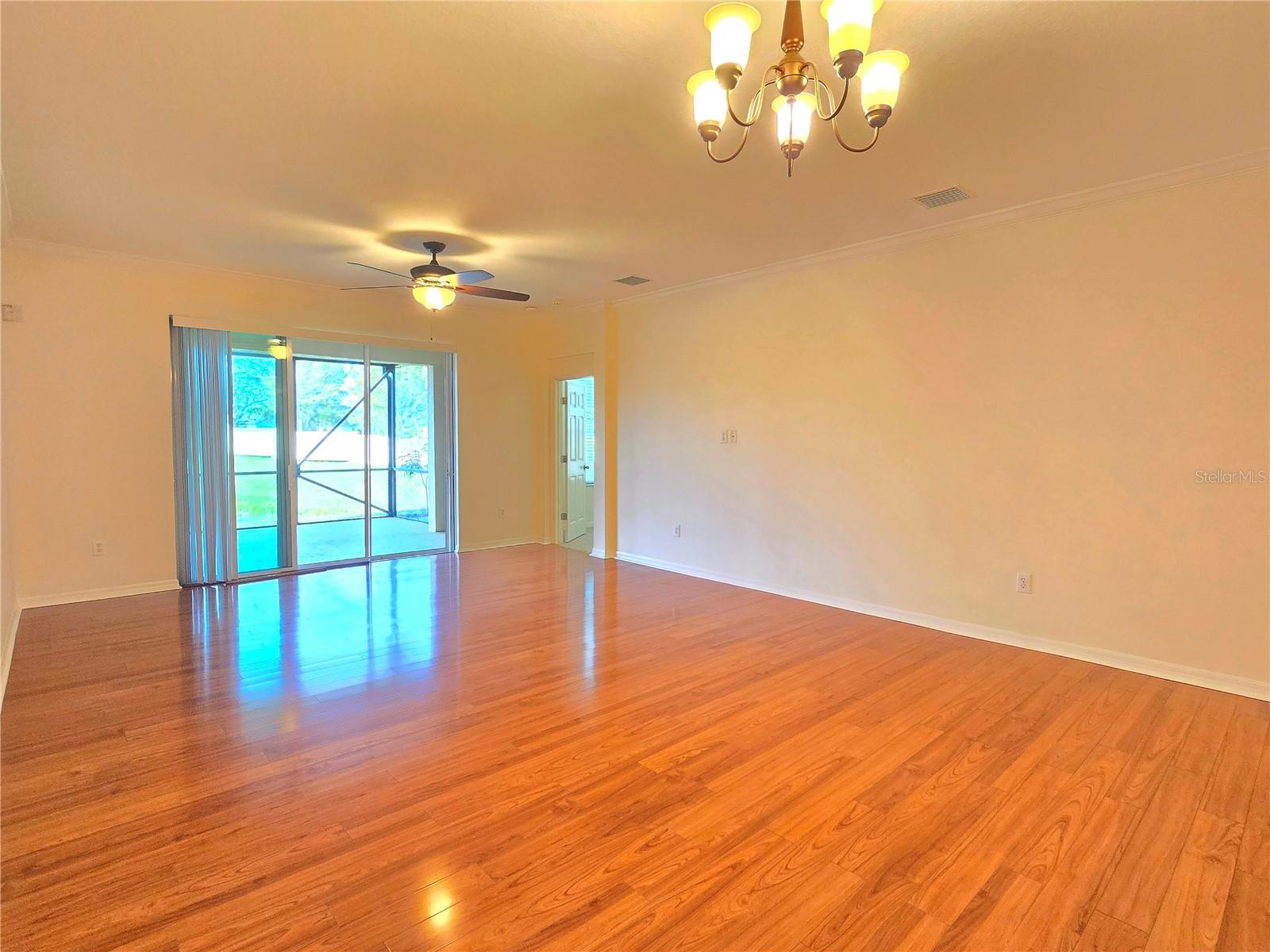 Listing photo id 15 for 2329 Barracuda Court