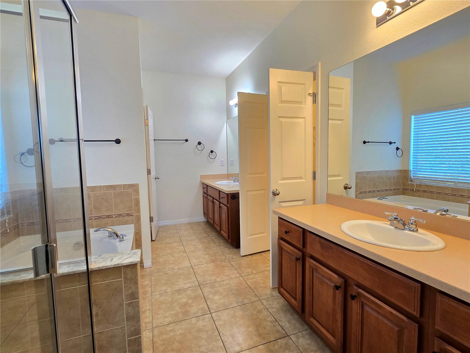 Listing photo id 18 for 2329 Barracuda Court