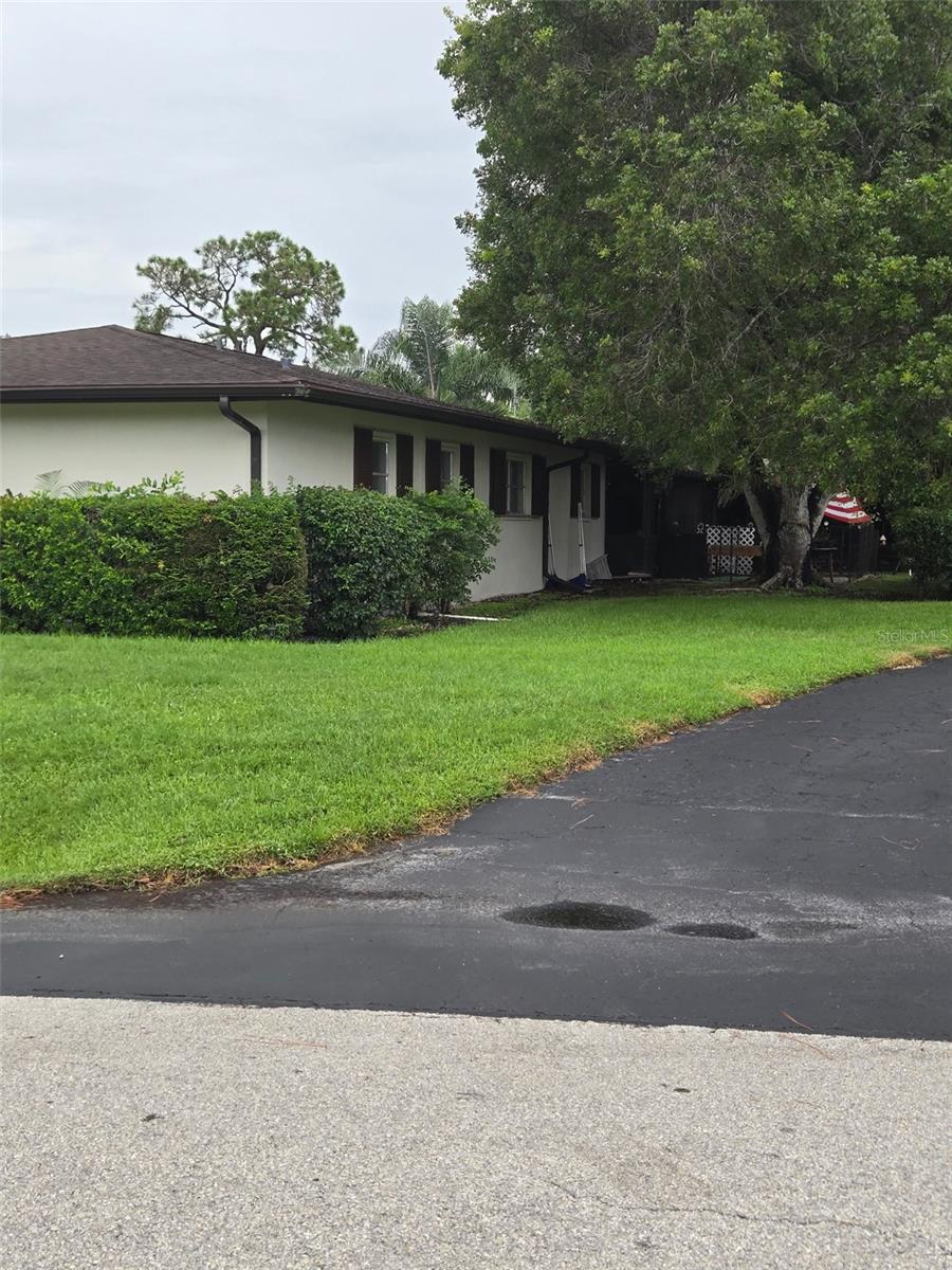 Image 9 of 33 For 172 Coral Vine Drive