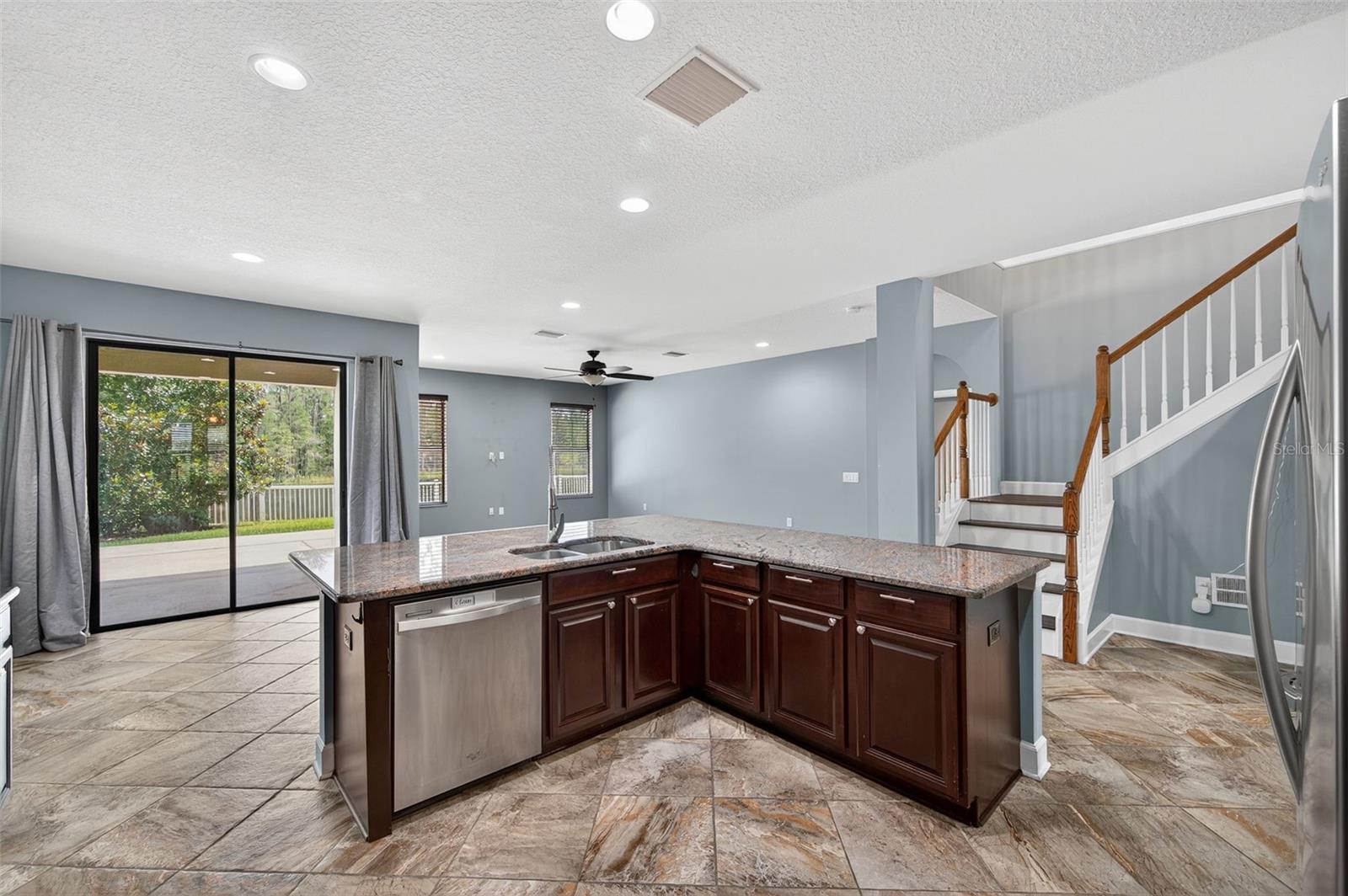 Image 10 of 35 For 1120 Maza Place