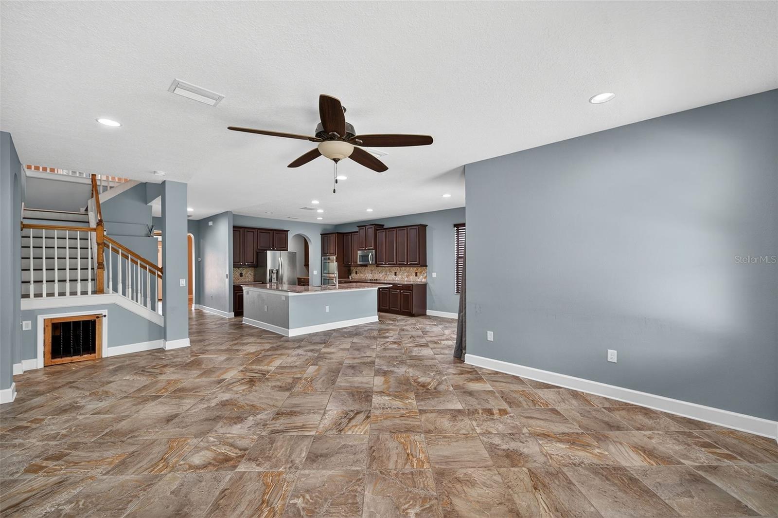 Image 16 of 35 For 1120 Maza Place