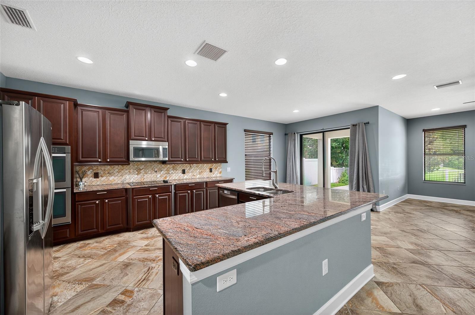 Image 7 of 35 For 1120 Maza Place