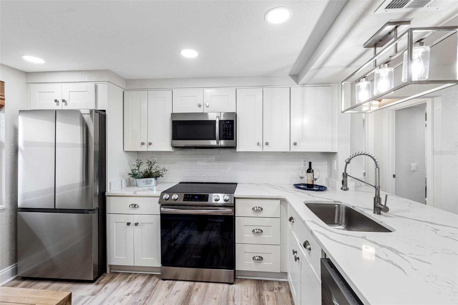 Image 15 of 78 For 6265 Sun Boulevard 115