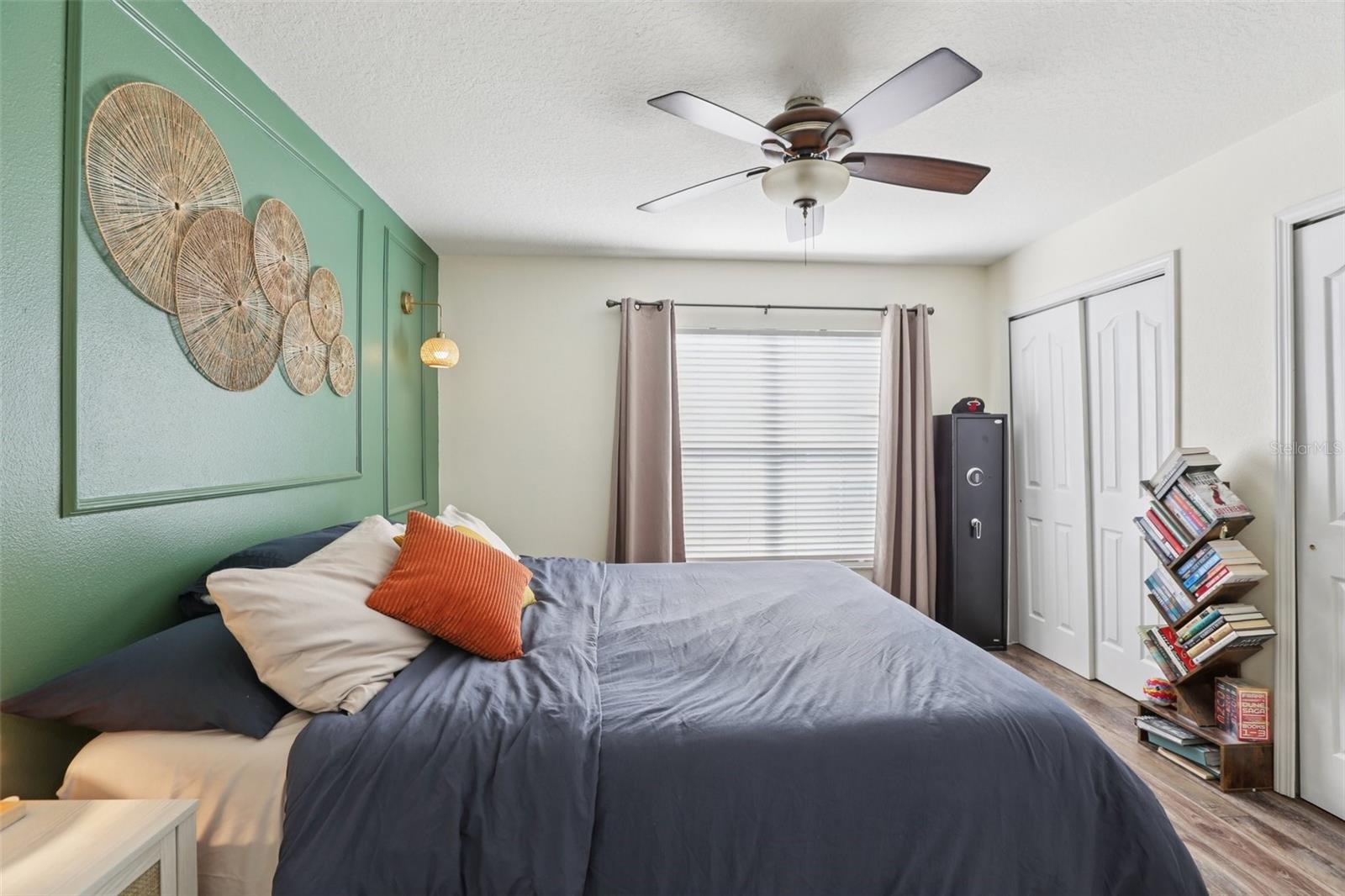 Image 17 of 51 For 6907 Hawthorne Trace Lane