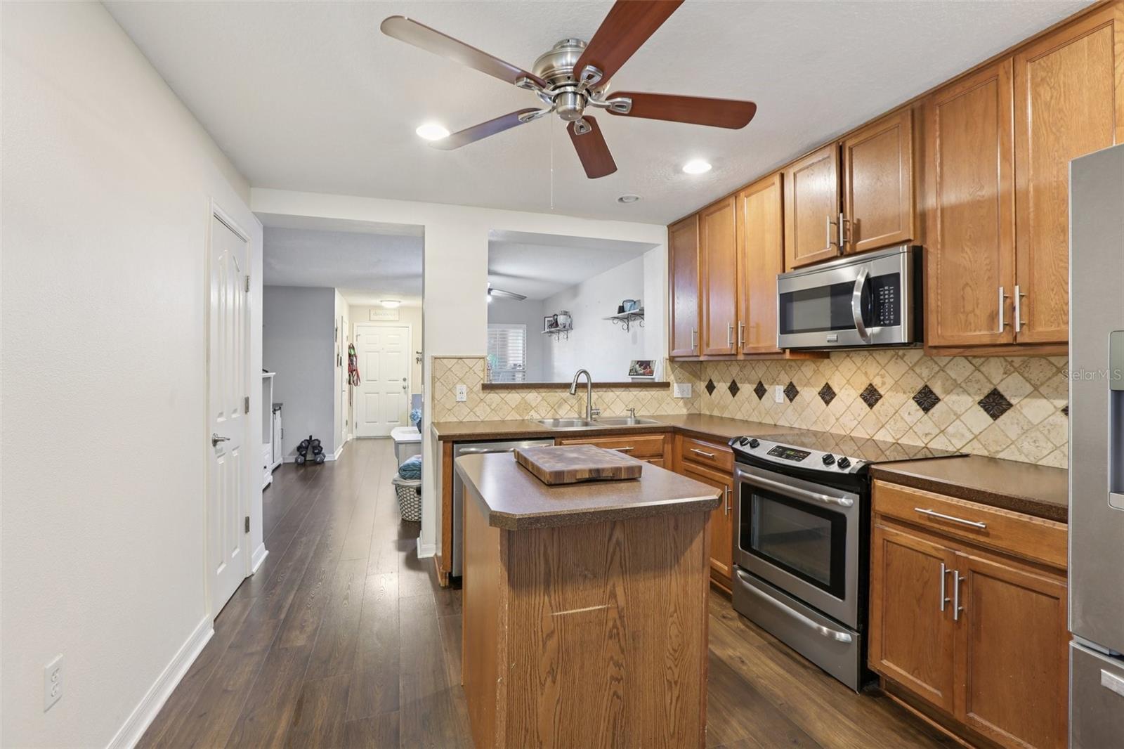 Image 7 of 51 For 6907 Hawthorne Trace Lane