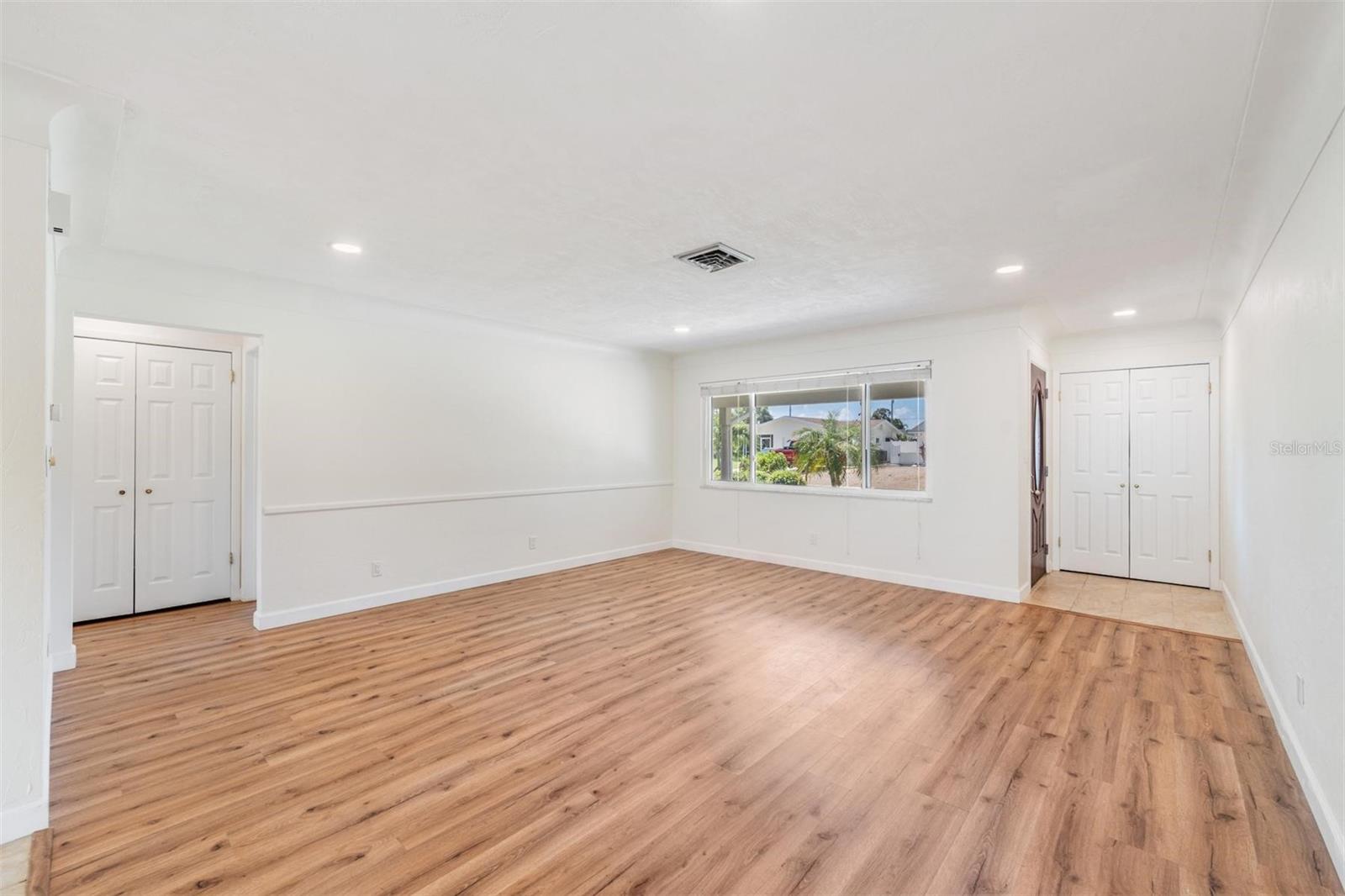 Image 7 of 37 For 13483 87th Avenue