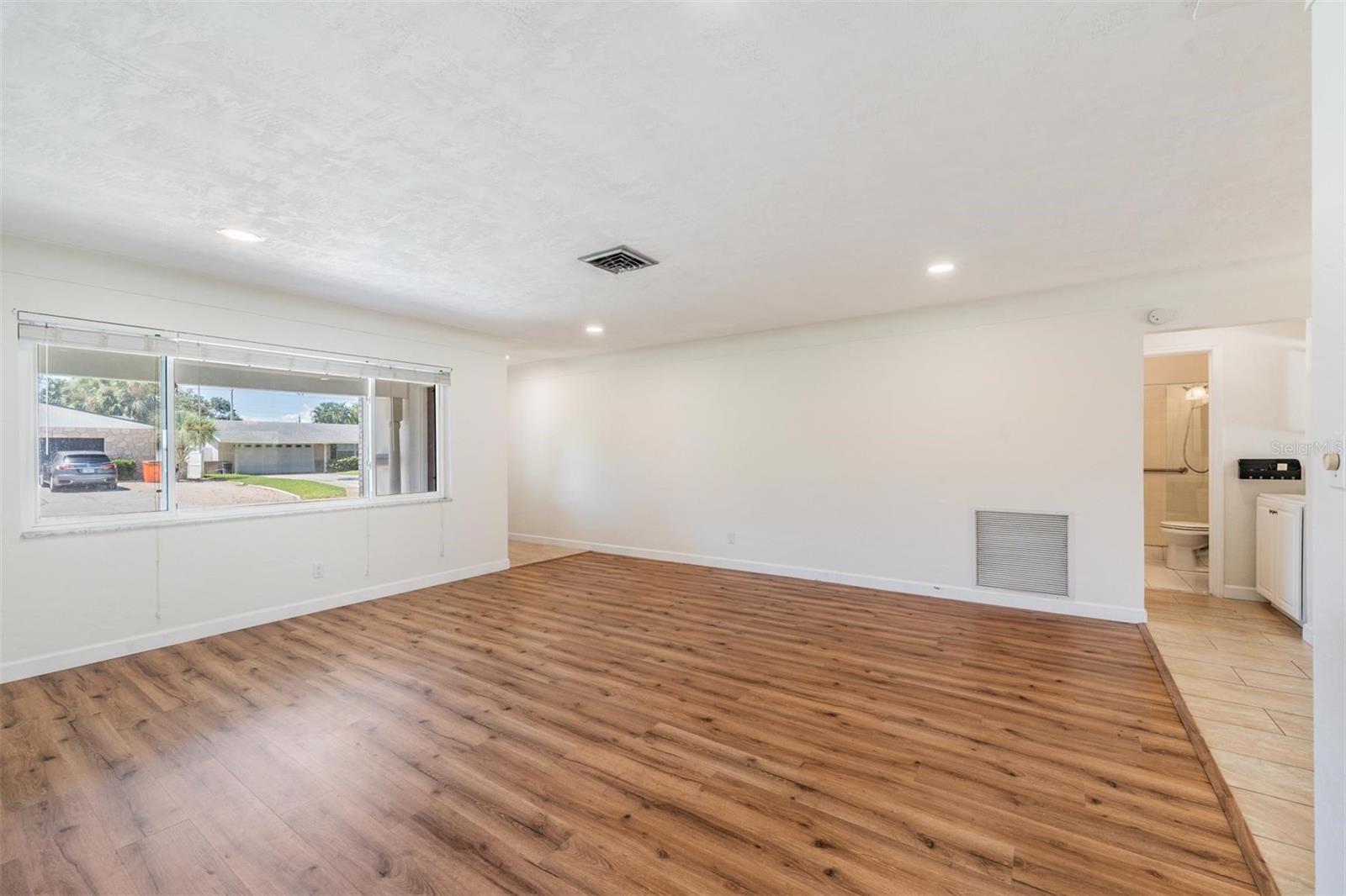 Image 8 of 37 For 13483 87th Avenue