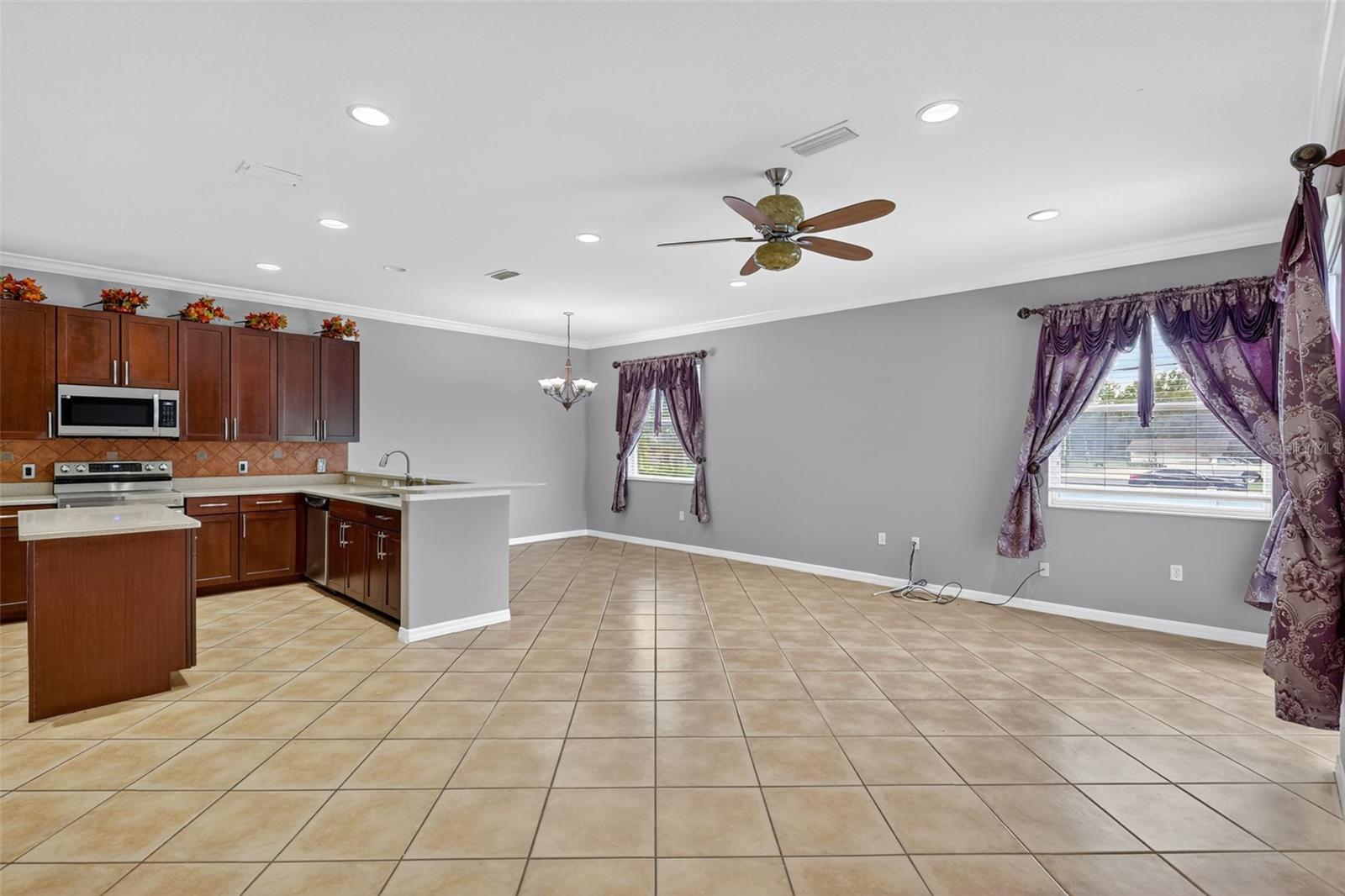 Image 16 of 73 For 8840 Cameron Crest Drive