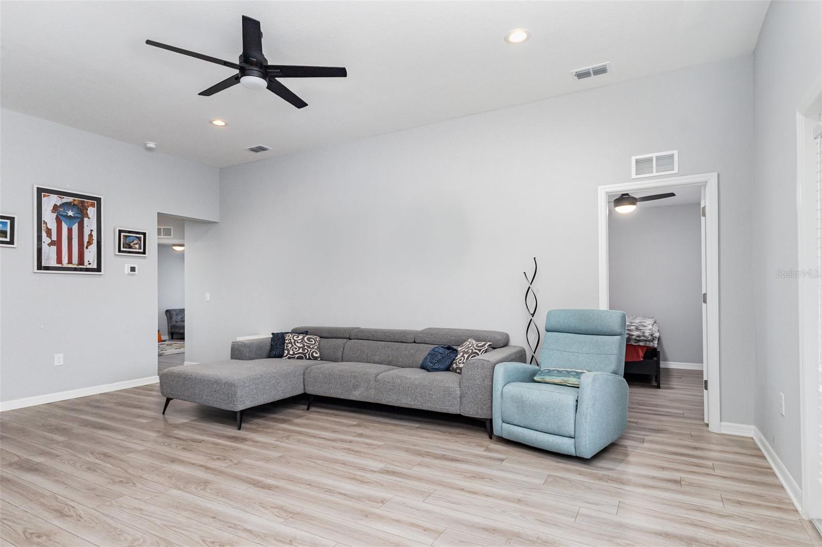 Image 4 of 17 For 2777 Hudson Street