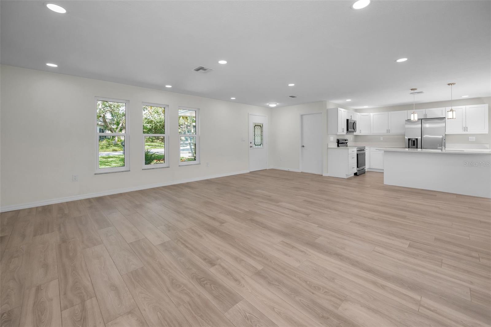 Image 14 of 48 For 908 Highview Drive