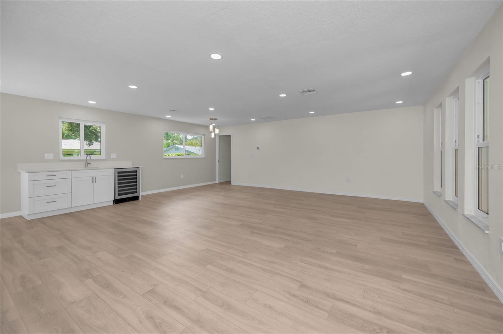 Image 16 of 48 For 908 Highview Drive