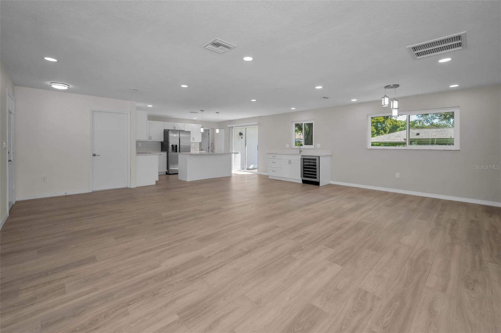 Image 17 of 48 For 908 Highview Drive