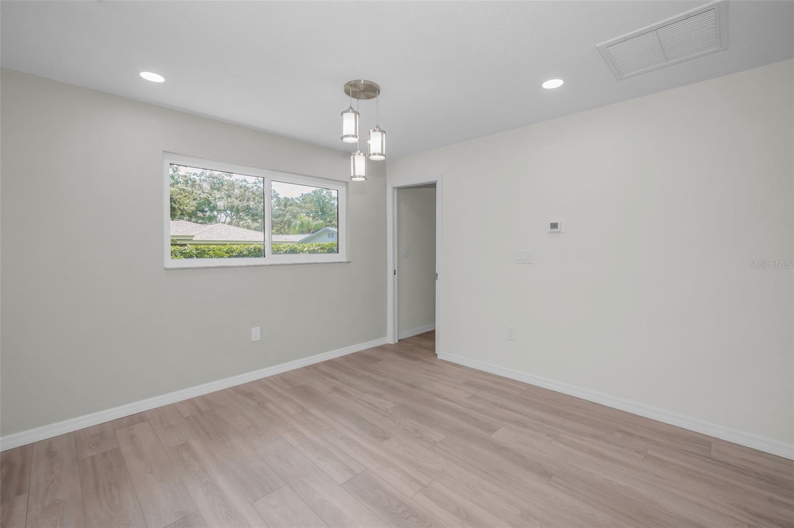Image 18 of 48 For 908 Highview Drive